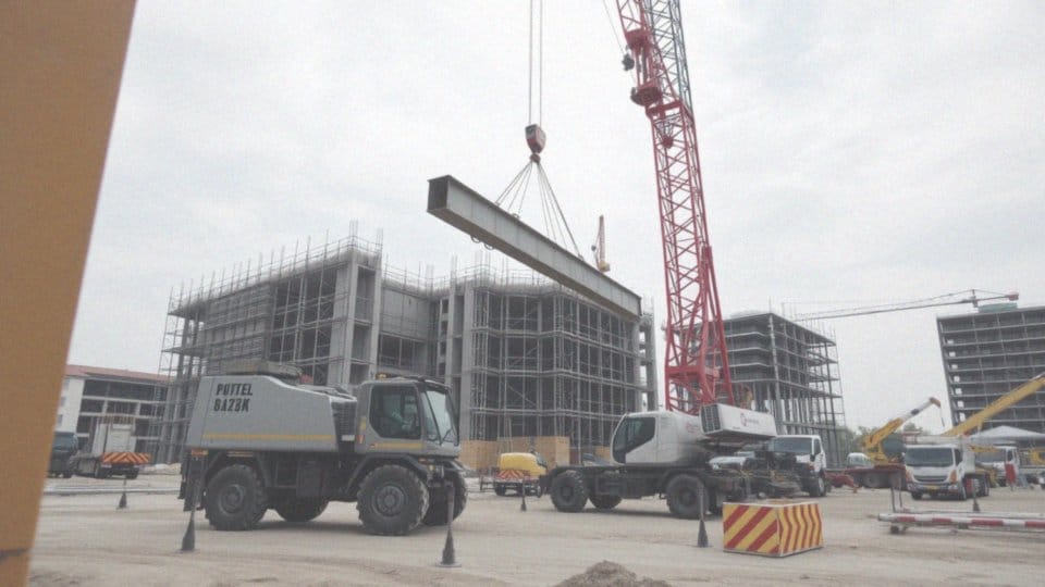 Jak doświadczenie zawodowe wpływa na zarobki operatorów żurawi?