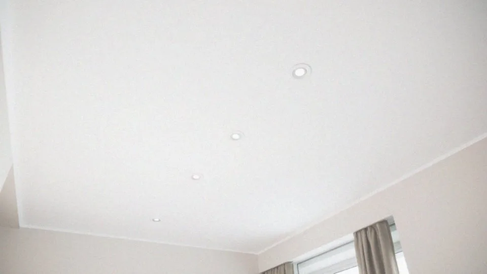 Co ile halogeny w suficie podwieszanym? Praktyczny przewodnik