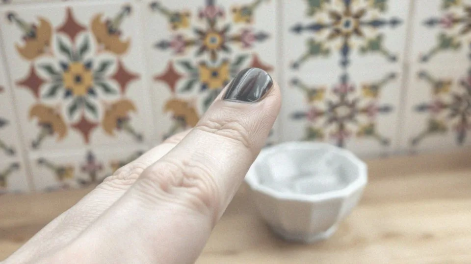 Czarny paznokieć jak leczyć? Skuteczne metody i porady