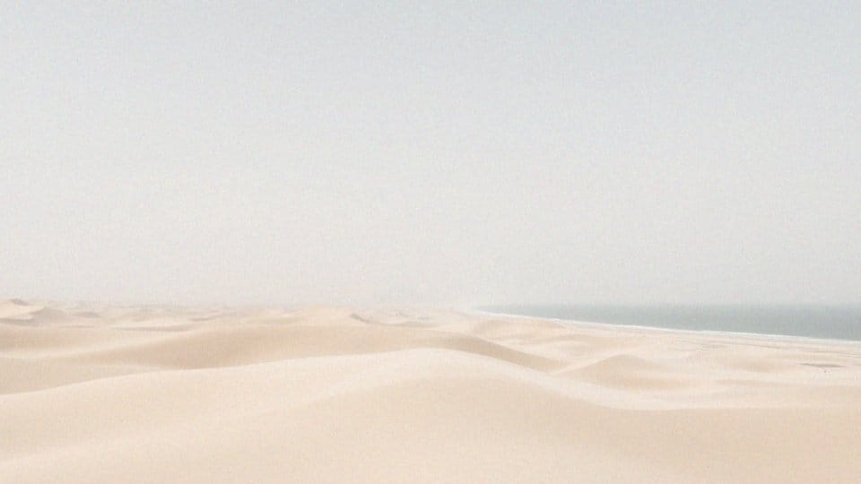 Gdzie leżą Emiraty Arabskie? Historia i geografia regionu