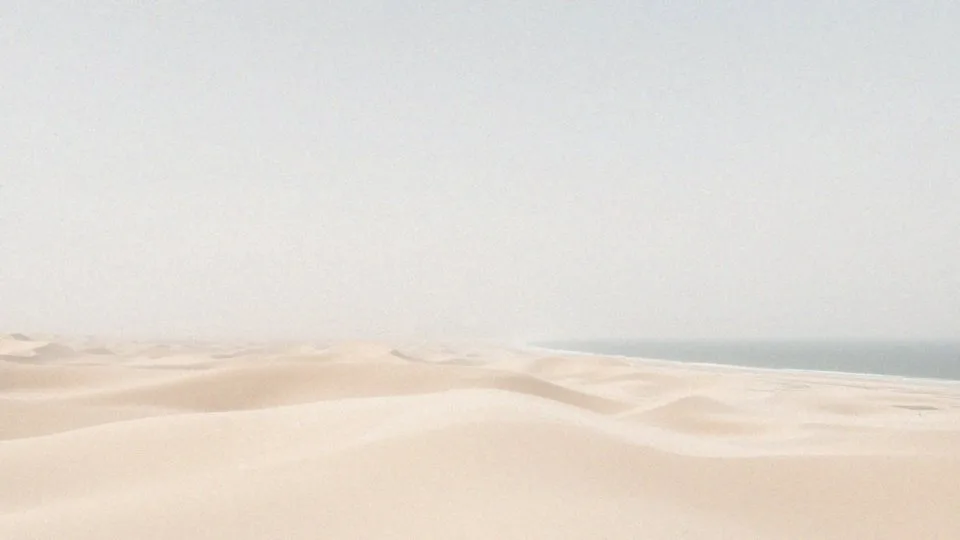 Gdzie leżą Emiraty Arabskie? Historia i geografia regionu